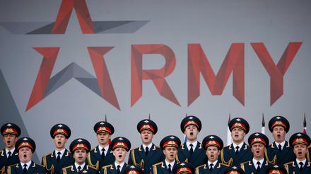 Einstimmig mehrstimmig. Ein russischer Soldatenchor bei der Eröffnung eines internationalen militärisch-technischen Forums im patriotischen Kongress- und Ausstellungszentrum in der Region Moskau am 23. August.
