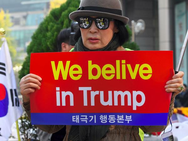 Fans. Es gibt auch Südkoreanerinnen, die an Trump glauben.