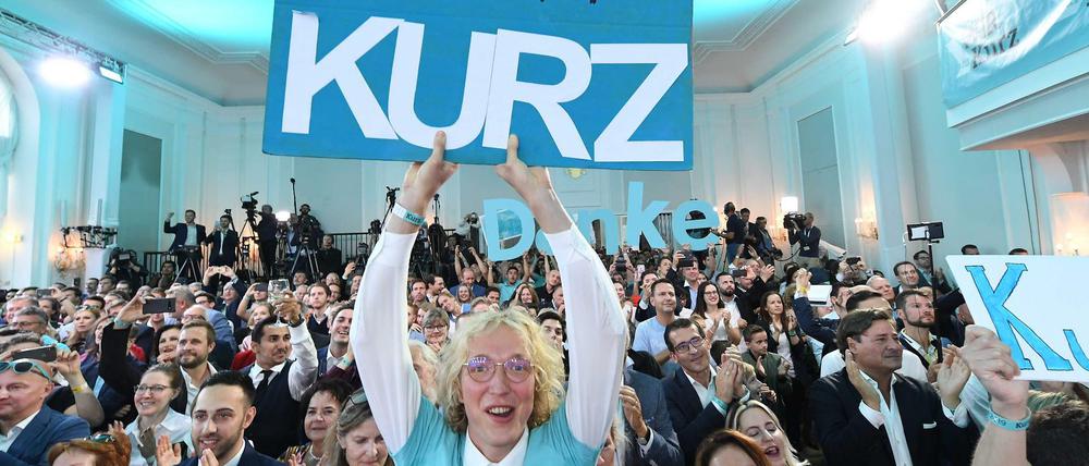 Jubel bei den Anhängern von Sebastian Kurz bei der Wahl in Österreich
