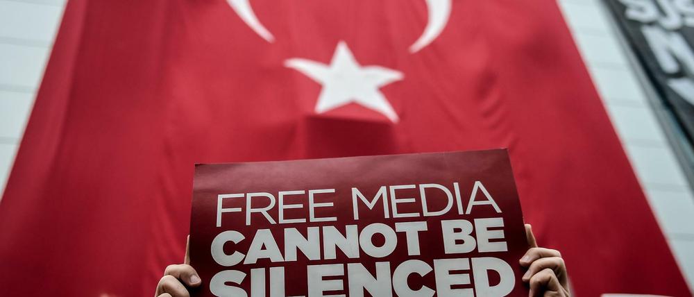 Immer wieder gibt es in der Türkei Proteste wegen des Umgangs der Regierung mit kritischen Medien. 