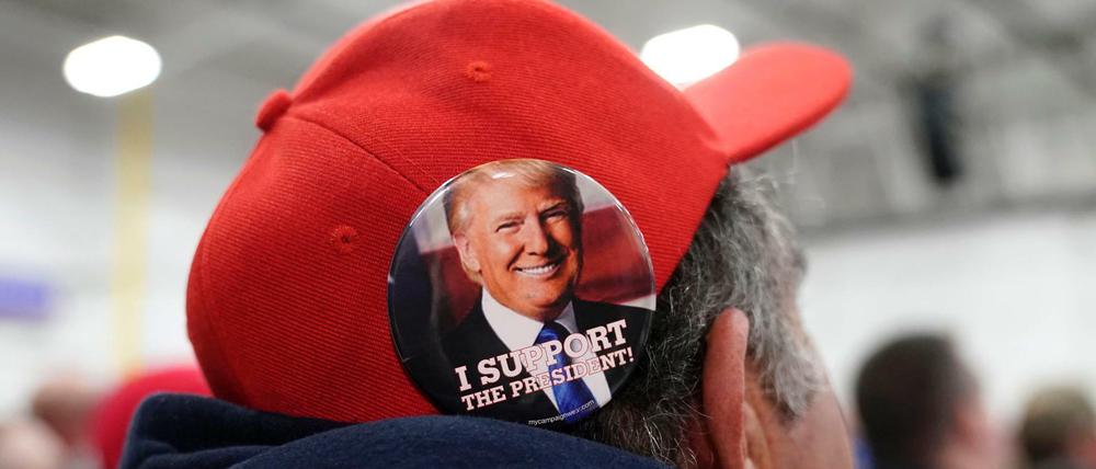Die roten Baseball-Caps mit dem Slogan "Make America Great Again" wurden zum Sinnbild der Trump-Kampagne. Jetzt hat der Präsident seinen neuen Slogan vorgestellt.