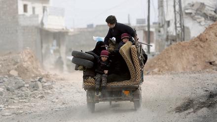 Eine syrische Familie auf der Flucht. 