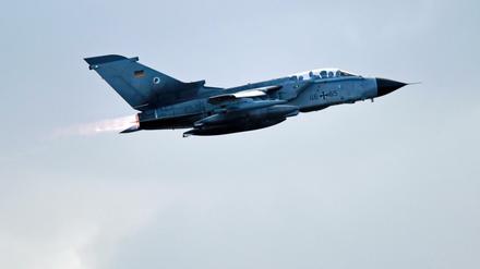Mit unter anderem sechs „Tornados“ unterstützt die Bundeswehr den Kampf gegen den IS.