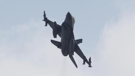 Eine türkische Maschine vom Typ F-16. Die Türkei hat kurdische Stellungen angegriffen. 