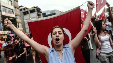 Immer wieder protestierten Türken in den vergangenen Tagen gegen die Anschläge der PKK-Rebellen, hier am Montag in Istanbul. 