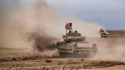 Ein US-Panzer in Syrien. In der Provinz Dair as-Saur starben offenbar vier IS-Kämpfer.