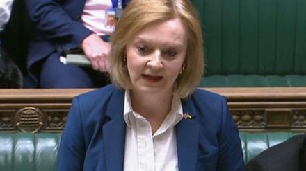 Die britische Außenministerin Liz Truss hat im Parlament angekündigt, die Brexit-Sonderregeln für Nordirland teilweise auszuhebeln.
