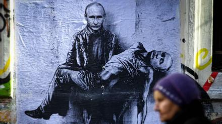 Wladimir Putin trägt seinen eigenen Leichnam: Eine Wandmalerei in der bulgarischen Hauptstadt Sofia. 