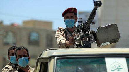 Im Jemen liefern sich aufständische Huthis und die saudische Militärallianz nach wie vor Gefechte.