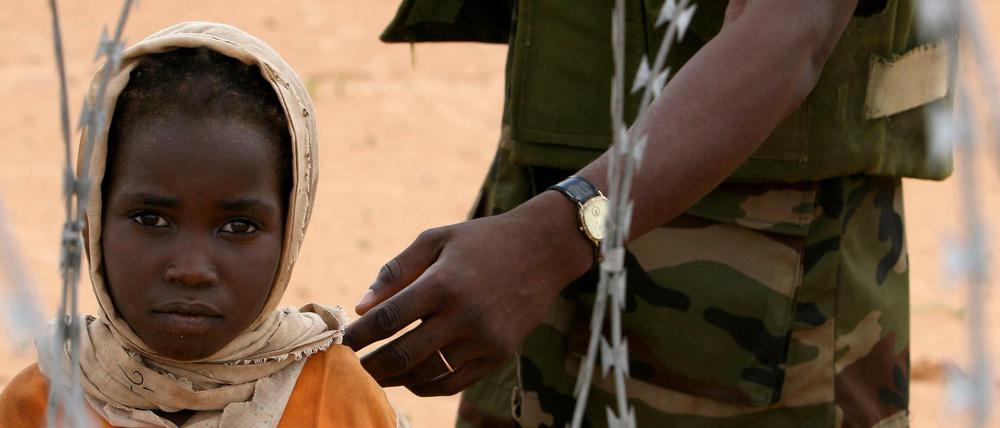 Flüchtlinge sollen es aus dem Sudan möglichst nicht nach Europa schaffen. Das ist der wesentliche Zweck der Migrationspartnerschaft zwischen der EU und dem Sudan. Das Foto zeigt ein Mädchen in Darfur. 