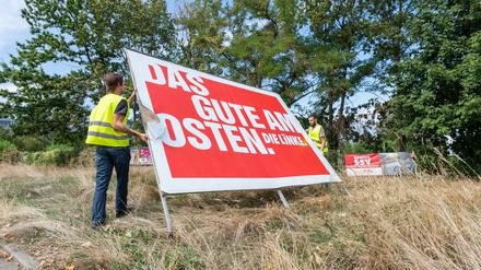 Im Osten nicht mehr viel geholt: Ein Linken-Wahlplakat in Dresden wird gleich am Montag nach der Wahl abgebaut. 