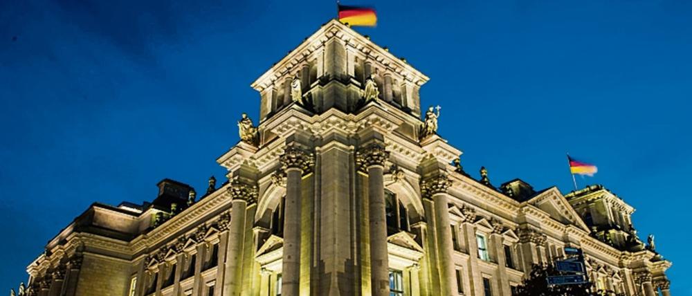Erleuchtet - und trotzdem geheimnisvoll: Erst mit einer Tagesspiegel-Eilklage konnte der Bundestag zu Auskünften gezwungen werden.