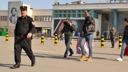Ankunft abgelehnter Asylbewerber in Kabul (Archivfoto vom 23.02.2017) 