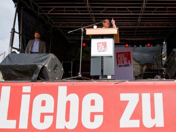 Gysi Anfang September beim Abschluss des Linken-Landtagswahlkampfes in Schwerin. Die Partei kam in Mecklenburg-Vorpommern auf das schlechteste Ergebnis in der Geschichte des Bundeslandes. 