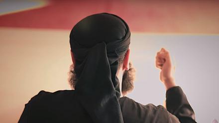 Screenshot von Al Manhaj Media zeigt Ahmed Abdelasis A. (32), alias Abu Walaa, seit einigen Jahren einer der einflussreichsten Prediger der radikalen deutschen Salafisten-Szene.