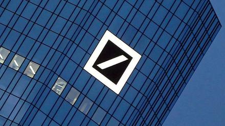 Bundesanwaltschaft übernimmt Ermittlungen zum versuchten Briefbombenanschlag auf Deutsche-Bank-Chef Josef Ackermann.
