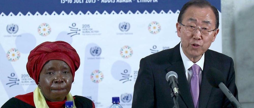 Entwicklungsziele. UN-Generalsekretär Ban Ki Moon und die Chefin der Kommission der Afrikanischen Union, Nkosazana Dlamini-Zuma, redeten in Addis Abbeba über Geld.