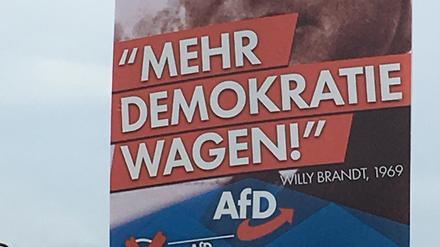 „Mehr Demokratie wagen!“ – Ein Plakat der AfD in Brandenburg.