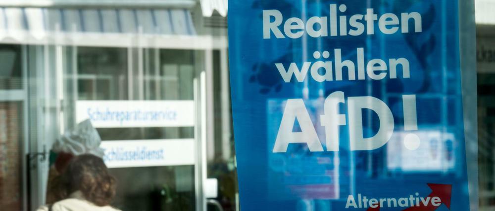 Ein Wahlplakat in Vierchen (Hessen), wo die AfD bei der Landtagswahl am Sonntag 18 Prozent der Stimmen holte.