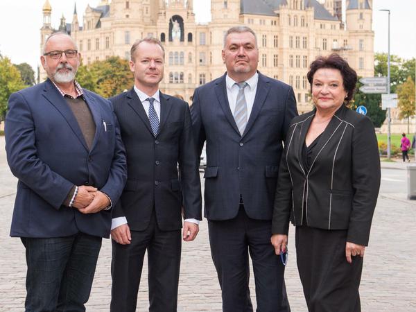 Abspaltung in Mecklenburg-Vorpommern: die bisherigen AfD-Landtagsabgeordneten Ralf Borschke, Matthias Manthei, Bernhard Wildt und Christel Weißig (von links). 