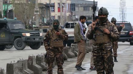 Angriff auf einen Sikh-Tempel: Soldaten am Tatort in Kabul