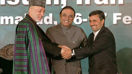 Die Präsidenten von Pakistan, Afghanistan und Iran, Zardari, Karsai und Ahmadinedschad nahmen an der Konferenz in Islamabad teil. 