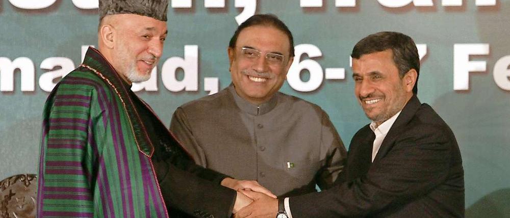 Die Präsidenten von Pakistan, Afghanistan und Iran, Zardari, Karsai und Ahmadinedschad nahmen an der Konferenz in Islamabad teil. 