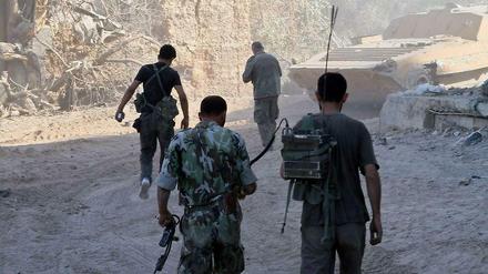 Kämpfer der Freien Syrischen Armee in Damaskus. Sie werfen den Regierungstruppen Assads vor, Giftgasanschläge begangen zu haben.