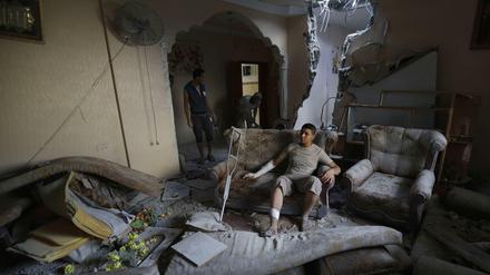 Das Bomben geht weiter: Blick in ein zerstörtes Haus im nördlichen Gazastreifen