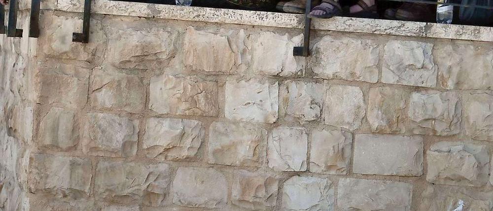 In Jerusalem trauern orthodoxe Juden um das Opfer der Schießerei am Josefgrab bei Nablus.