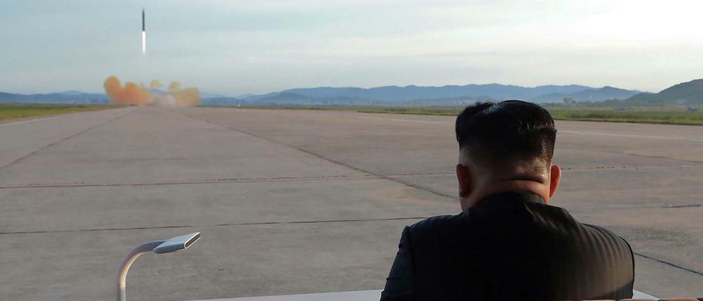 Machthaber Kim Jong Un lässt immer wieder Bilder von Raketentests veröffentlichen.