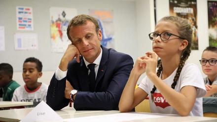 Rechnen lernen auf Französisch? Präsident Macron bei einem Schulbesuch im September 2018.  
