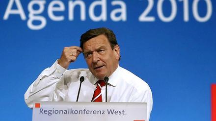 Umstrittene Reform: Die SPD sollte stolz auf Schröders Agenda 2010 sein, meint Christoph Seils. 