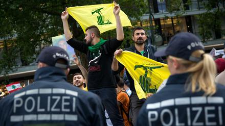 Hisbollah-Fahnen sind auch alljährlich beim Al-Quds-Tag in Berlin zu sehen.
