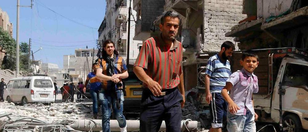 Ein Volk auf der Flucht. Nach einem Bombenangriff am Dienstag in Aleppo