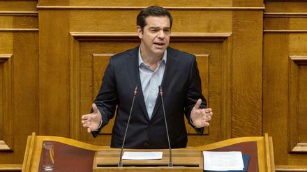 Der griechische Ministerpräsident Alexis Tsipras wirbt am Montag im Parlament für das Reformprogramm. 