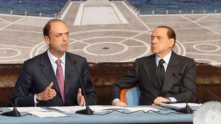 Wollte Ministerpräsident Berlusconi (r.) per Gesetz von der Strafverfolgung ausnehmen: Italiens Justizminister Alfano.