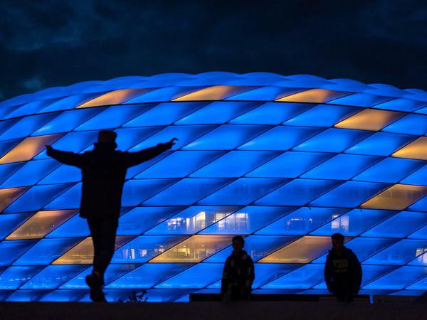 Anlässlich des Europatages leuchtet die Allianz Arena in München in den Farben der Flagge der Europäischen Union.
