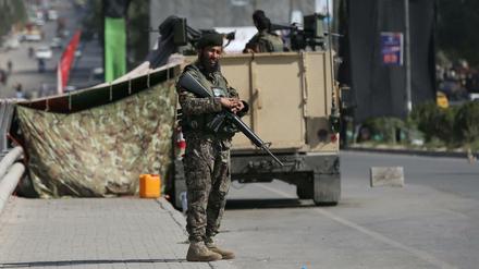 Ein Soldat der Afghanischen Nationalarmee (ANA) an einem Check Point in Kabul.