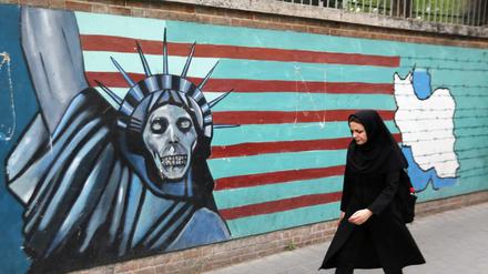 Straßenszene in Teheran: Neue US-Sanktionen gegen den Iran würden die geringe Beliebtheit Amerikas vermutlich zementieren.