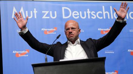 Triumphiert: Andreas Kalbitz nach seiner Wiederwahl zum Landesvorsitzenden auf dem Landesparteitag der AfD Brandenburg. 