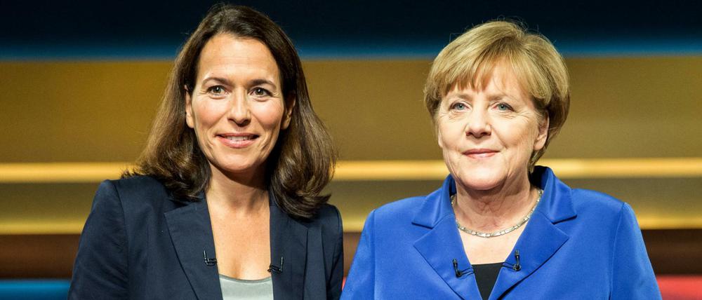 Anne Will und Angela Merkel (rechts).