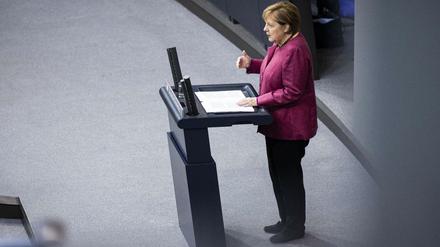 Bundeskanzlerin Angela Merkel (CDU) bei ihrer Rede im Bundestag.