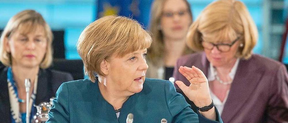 Angela Merkel spricht im Kanzleramt zu Frauen in Führungspositionen.