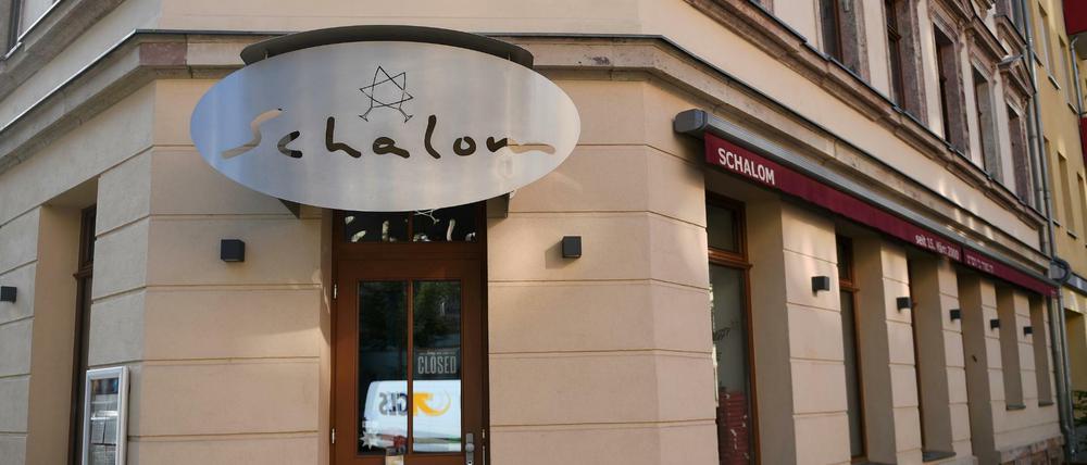 Blick auf den Eingang des jüdischen Restaurants "Schalom" im Zentrum von Chemnitz
