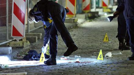 Bluttat in Dresden. Im Oktober 2020 attackierte ein Islamist mit Messern ein schwules Touristenpaar. Ein Opfer starb, das zweite wurde schwer verletzt