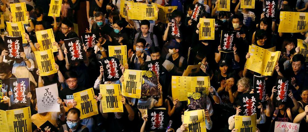 In Hongkong am gingen Freitagabend (Ortszeit) nach ersten Schätzungen wieder mehr als 10.000 Menschen für Freiheit und Demokratie auf die Straße.