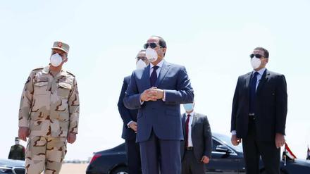 Blufft Ägyptens Präsident Sisi (Mitte)? Oder meint er es mit seiner Drohung ernst?