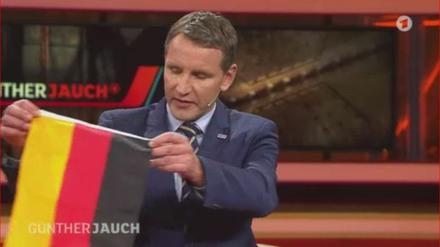 Auftritt mit Fahne: Björn Höcke in der Sendung "Günther Jauch". 