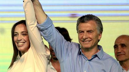 Der argentinische Präsident Mauricio Macri und die Gouverneurin von Buenos Aires, Maria Eugenia Vidal, feiern den Wahlsieg.